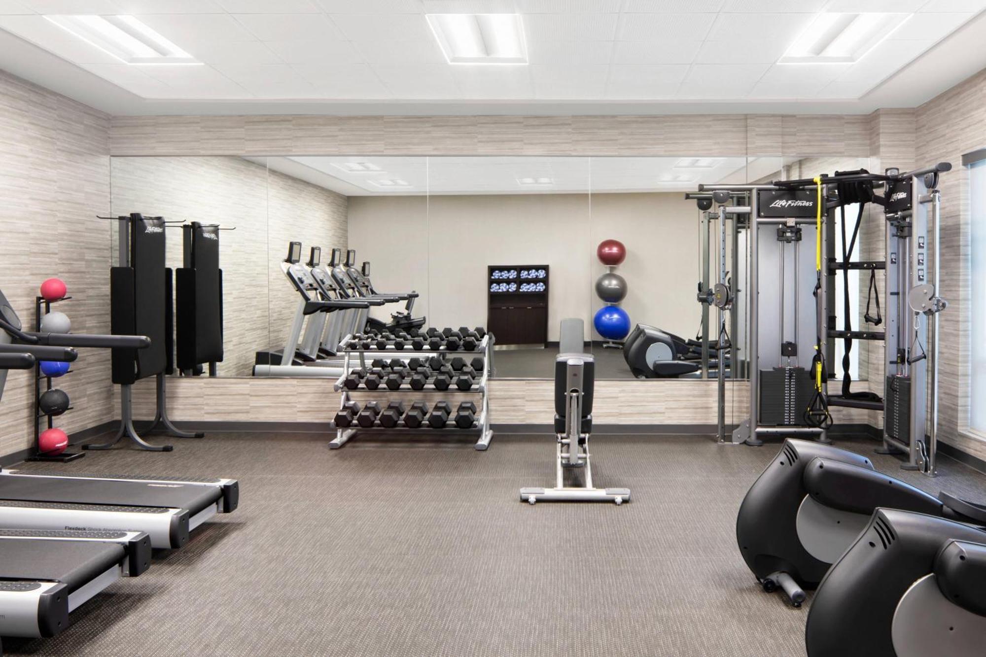 Courtyard By Marriott Fairfield Hotel