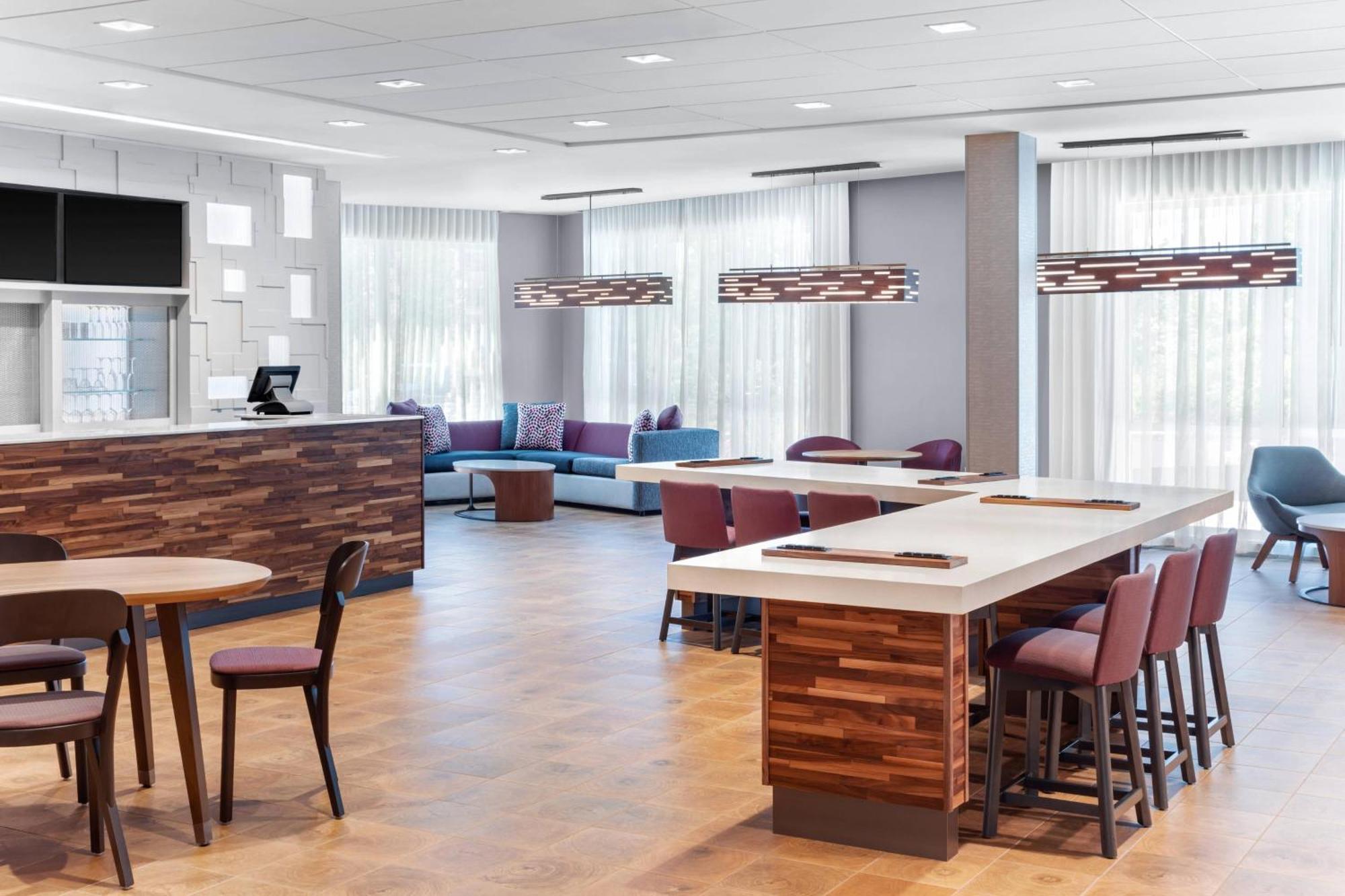 Courtyard By Marriott Fairfield Hotel 3*