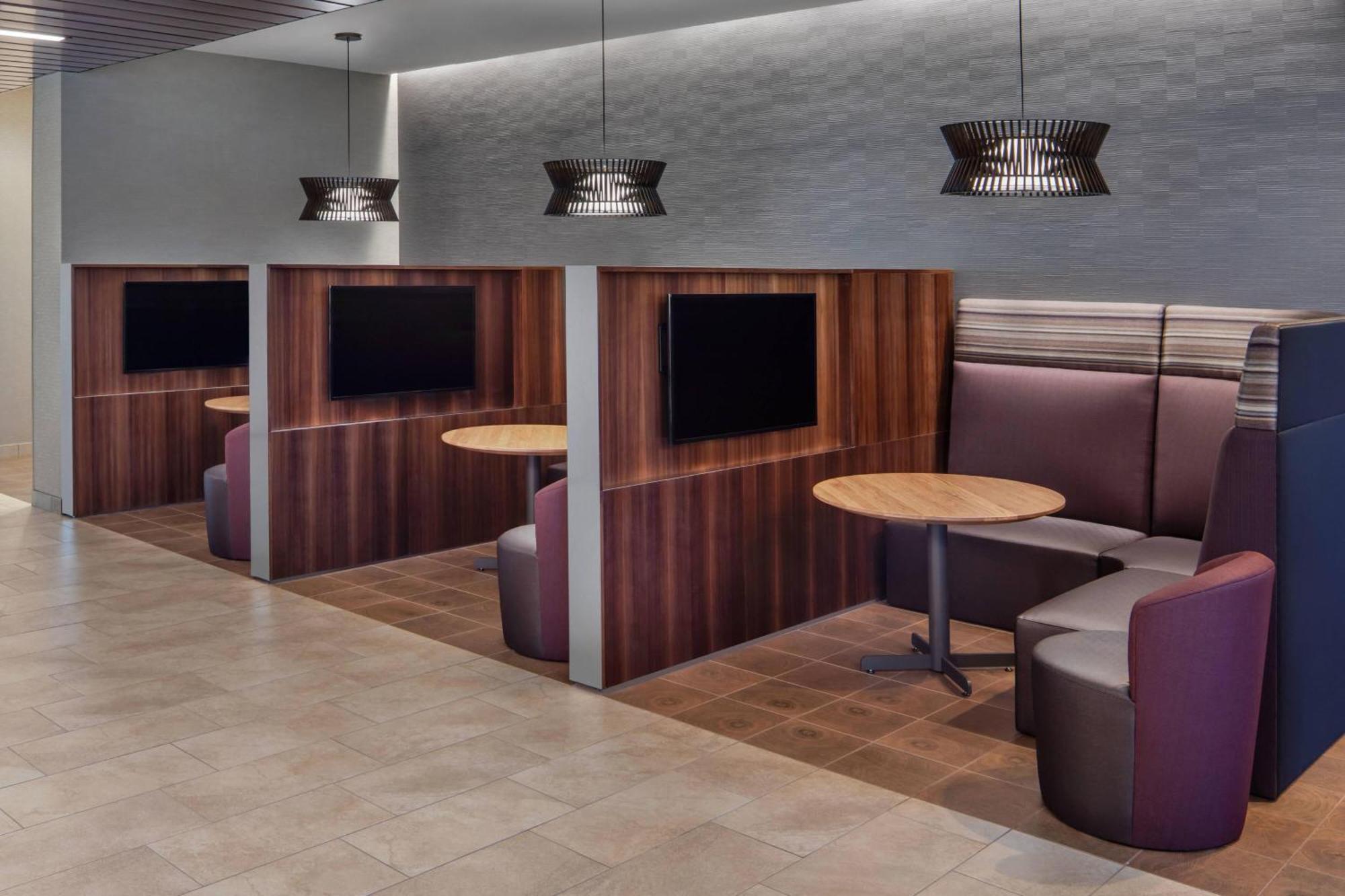 Courtyard By Marriott Fairfield 3*