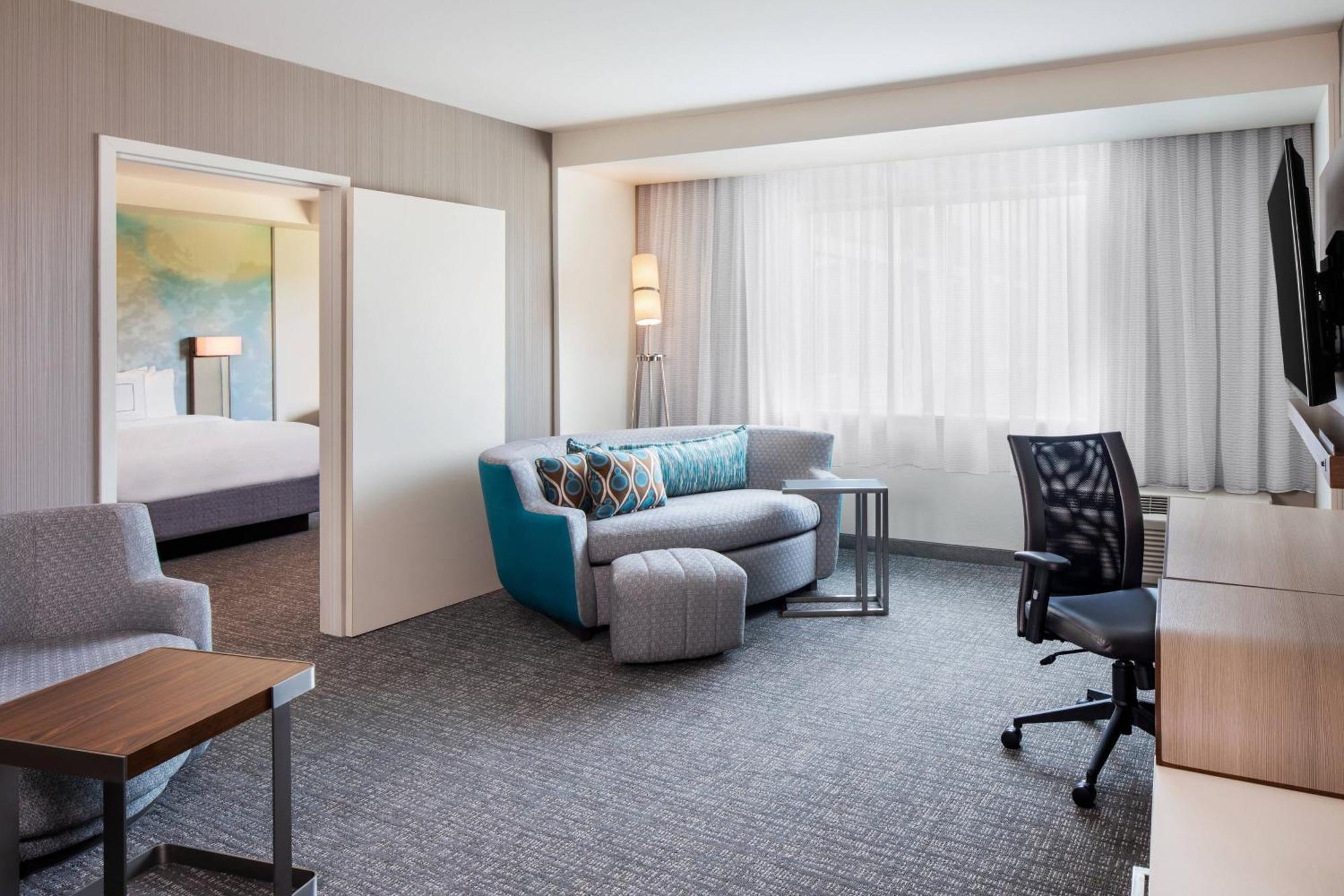 Courtyard By Marriott Fairfield Hotel