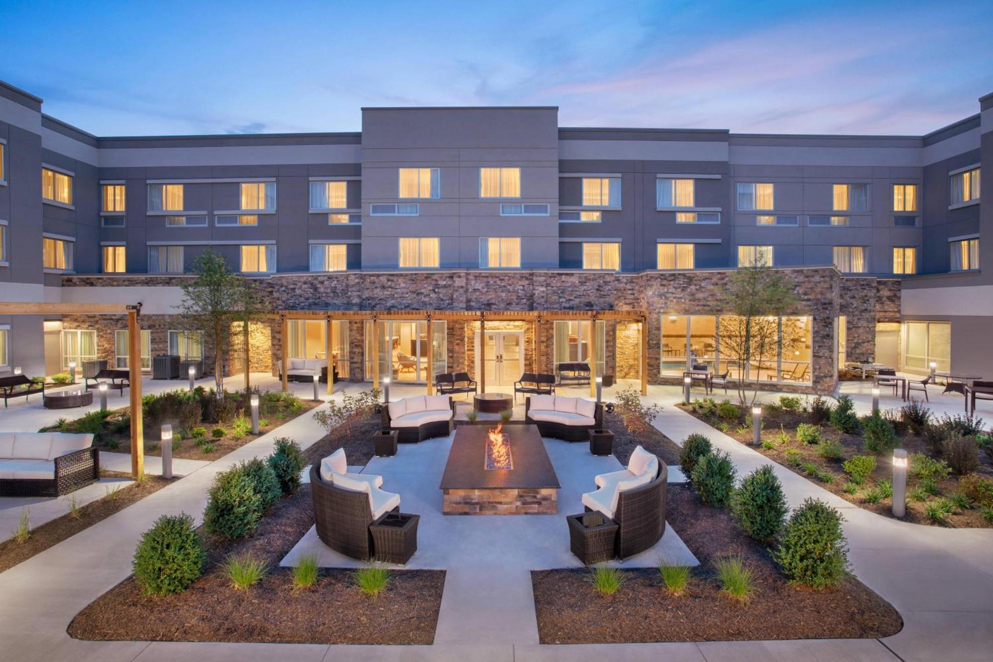 Courtyard By Marriott Fairfield 3*